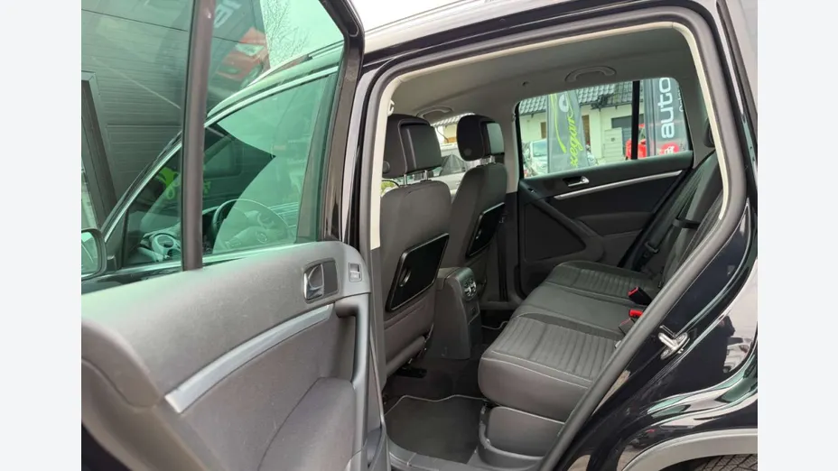 VOLKSWAGEN Tiguan -