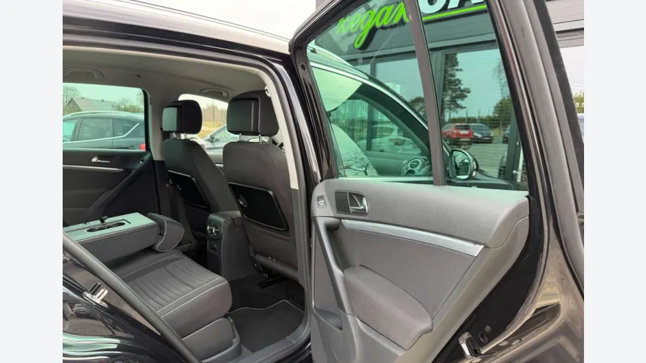 VOLKSWAGEN Tiguan -