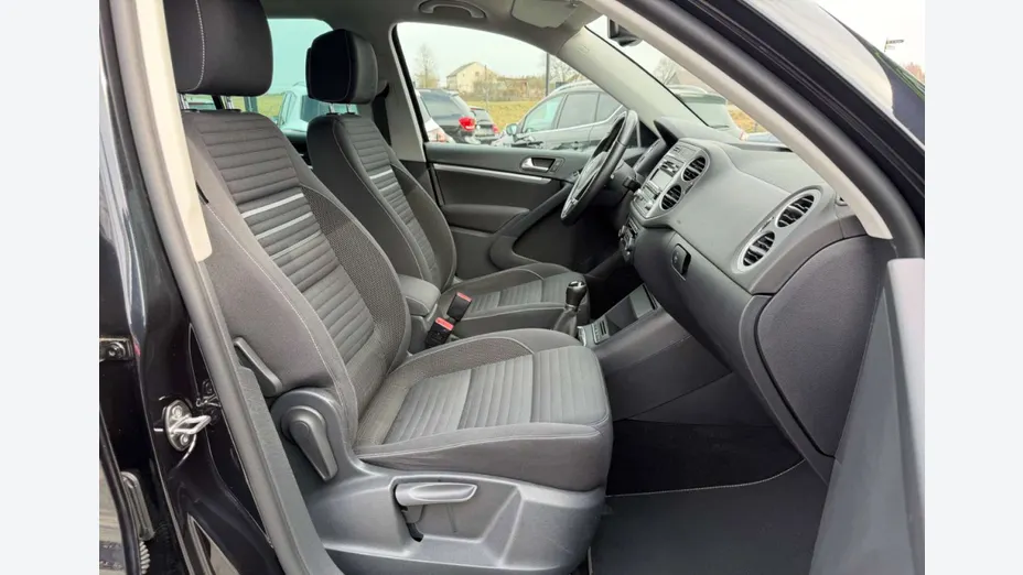 VOLKSWAGEN Tiguan -