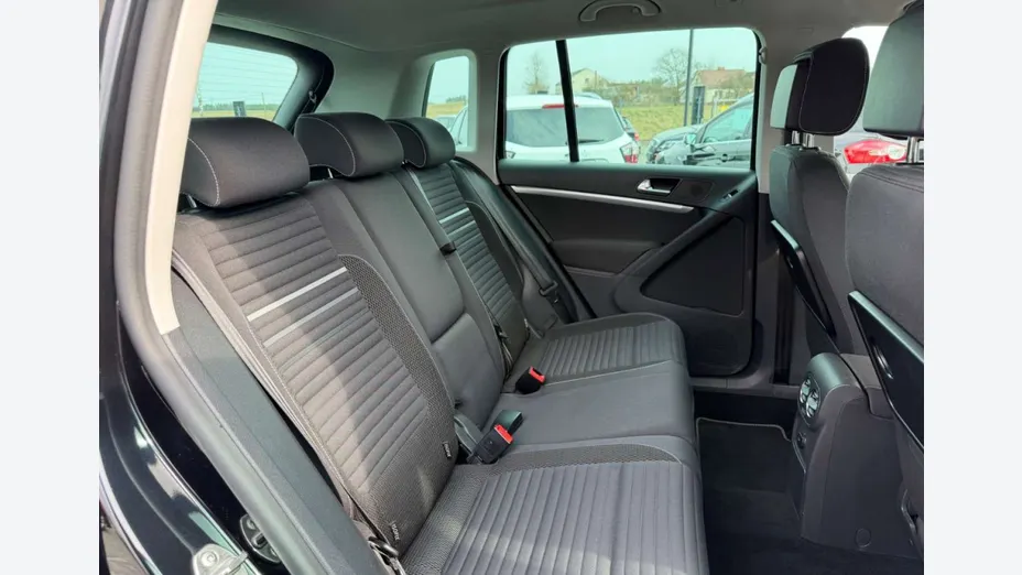 VOLKSWAGEN Tiguan -