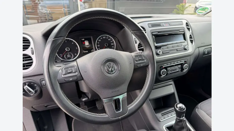 VOLKSWAGEN Tiguan -