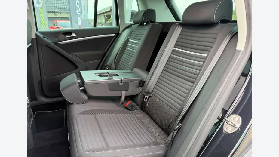 VOLKSWAGEN Tiguan -