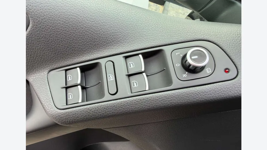 VOLKSWAGEN Tiguan -