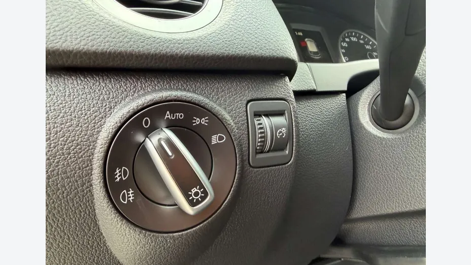 VOLKSWAGEN Tiguan -