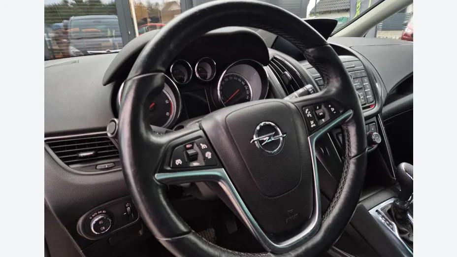 OPEL Zafira -