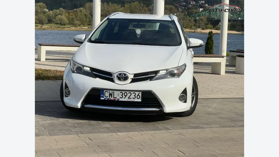 TOYOTA Auris -