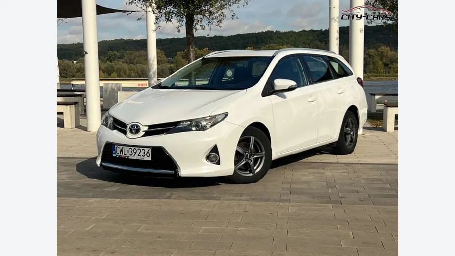 TOYOTA Auris -
