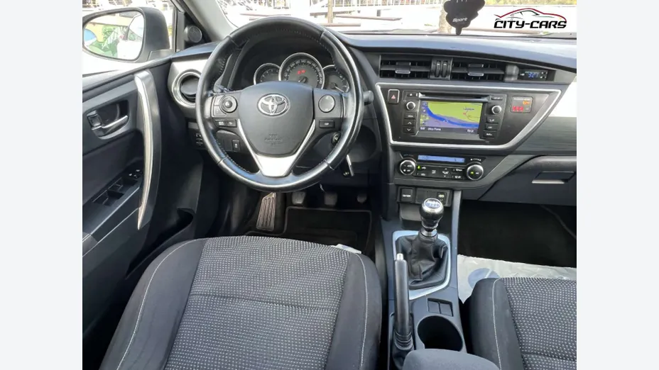 TOYOTA Auris -