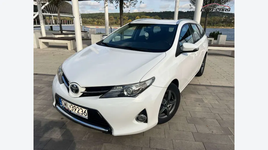 TOYOTA Auris -