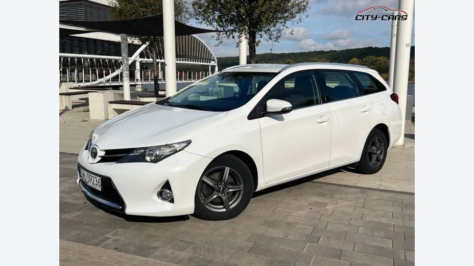 TOYOTA Auris -