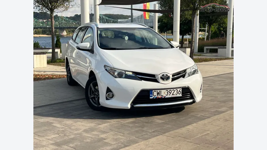 TOYOTA Auris -