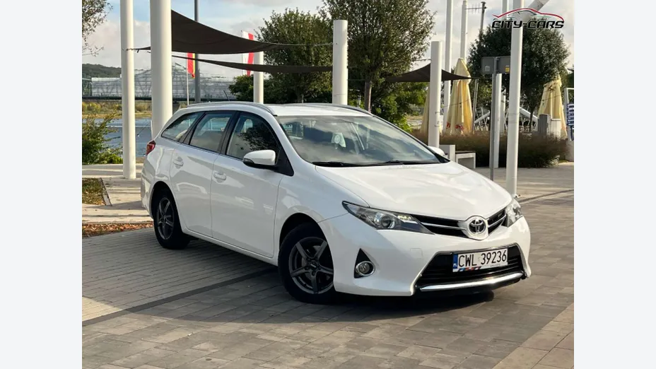 TOYOTA Auris -