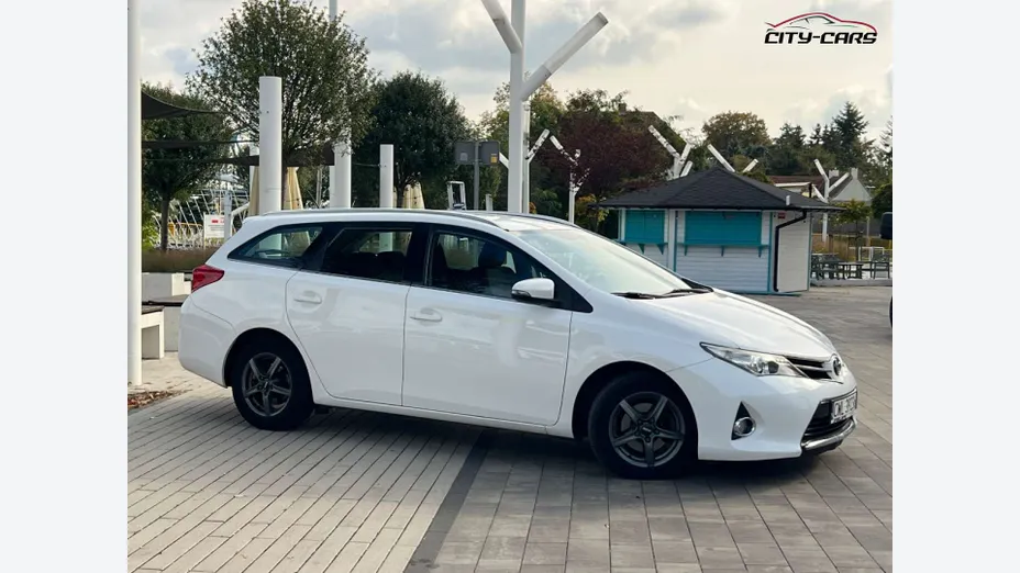 TOYOTA Auris -