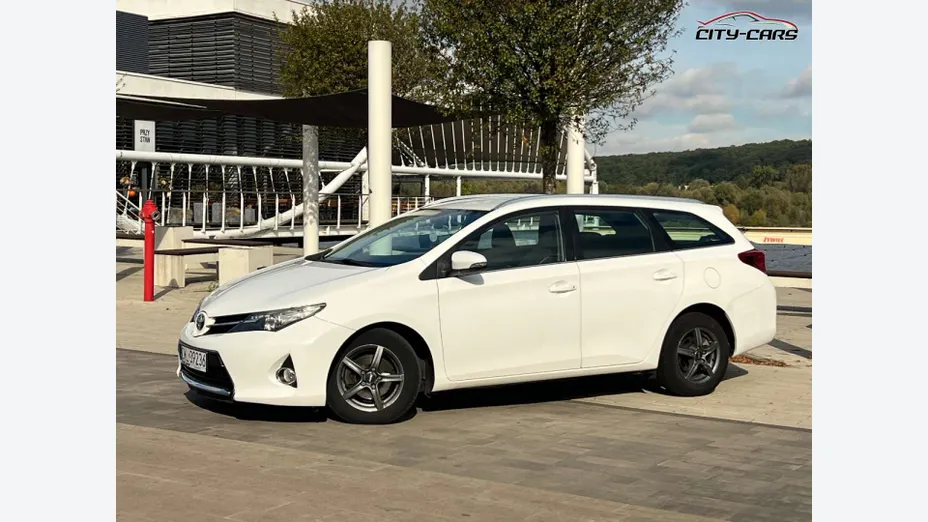 TOYOTA Auris -