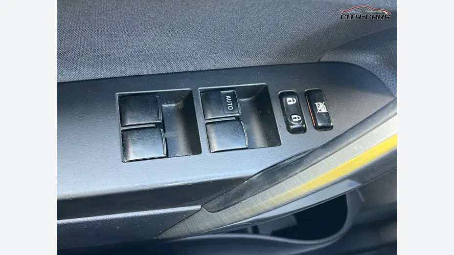 TOYOTA Auris -
