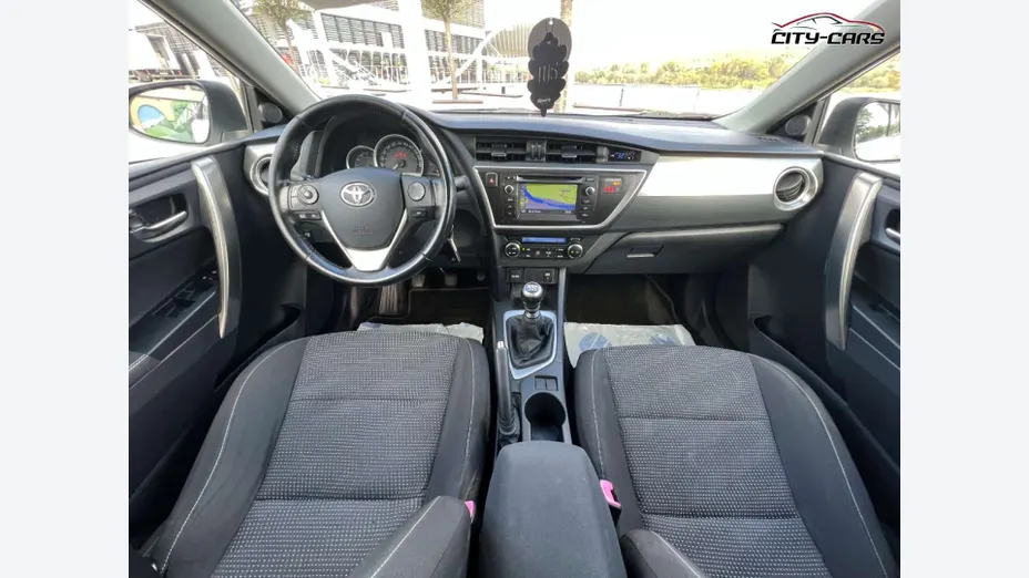 TOYOTA Auris -