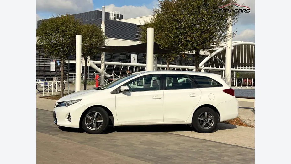 TOYOTA Auris -