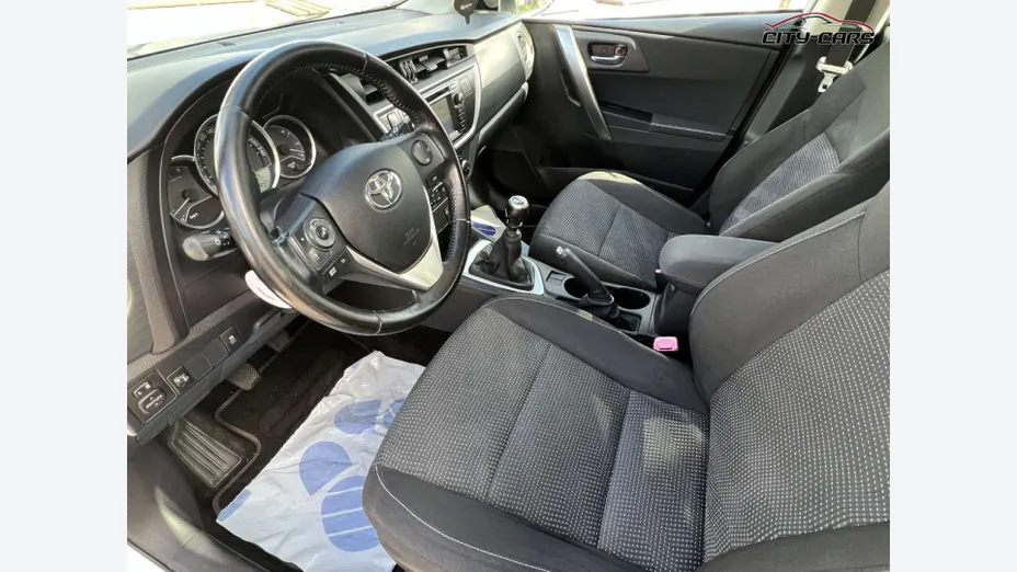TOYOTA Auris -