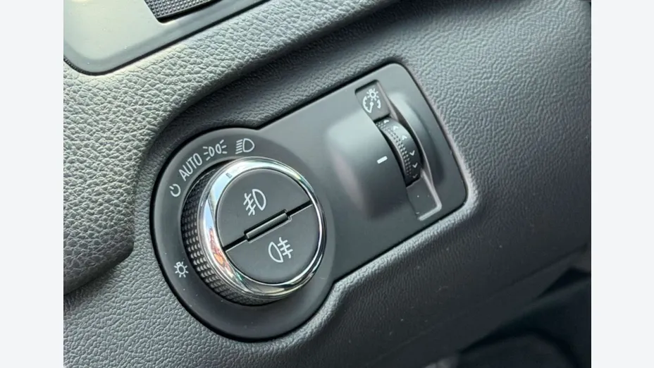 OPEL Insignia -
