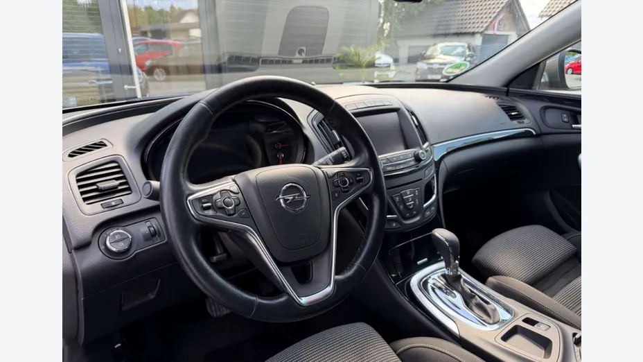 OPEL Insignia -