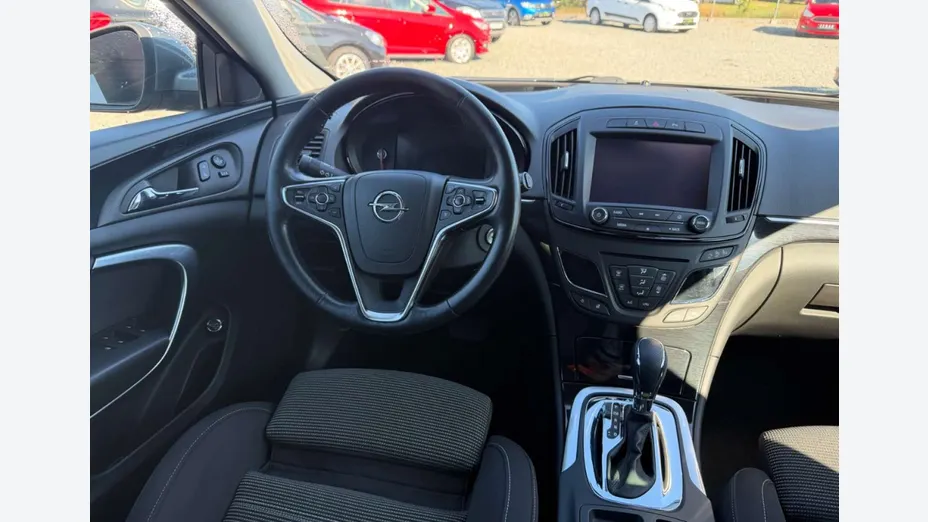 OPEL Insignia -