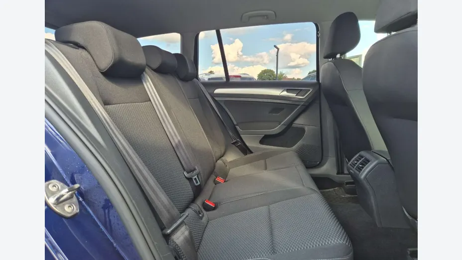 VOLKSWAGEN Golf -