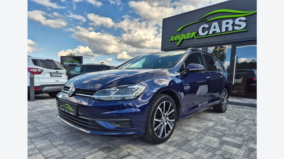 VOLKSWAGEN Golf -