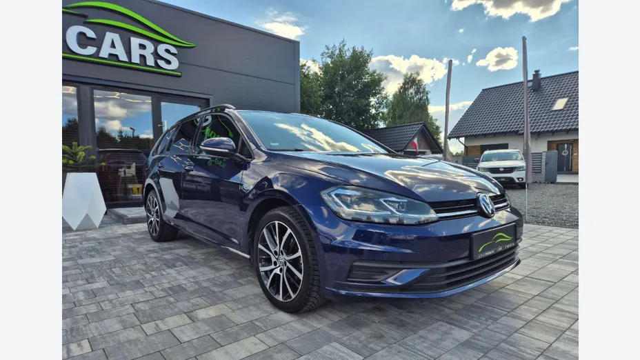 VOLKSWAGEN Golf -
