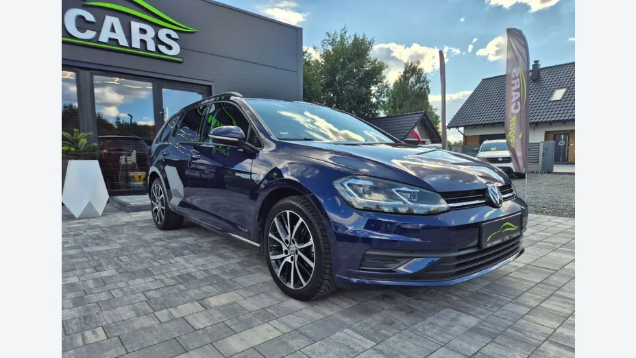 VOLKSWAGEN Golf -