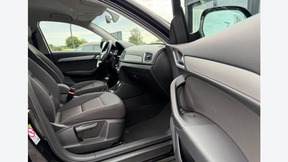 AUDI Q3 -