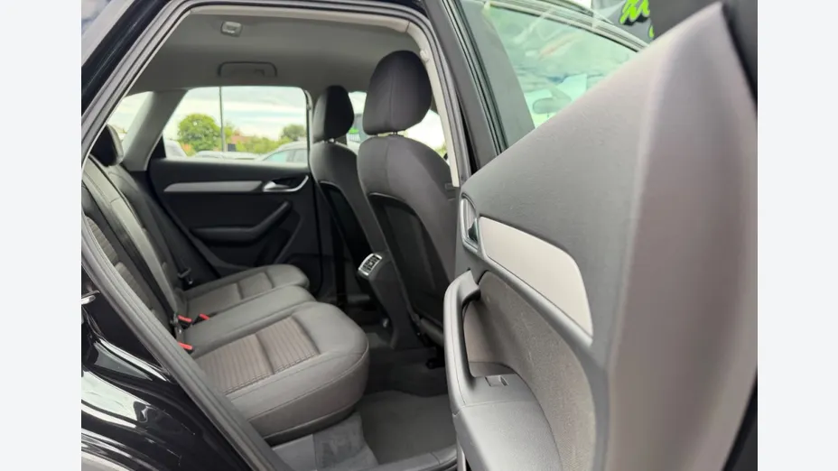 AUDI Q3 -