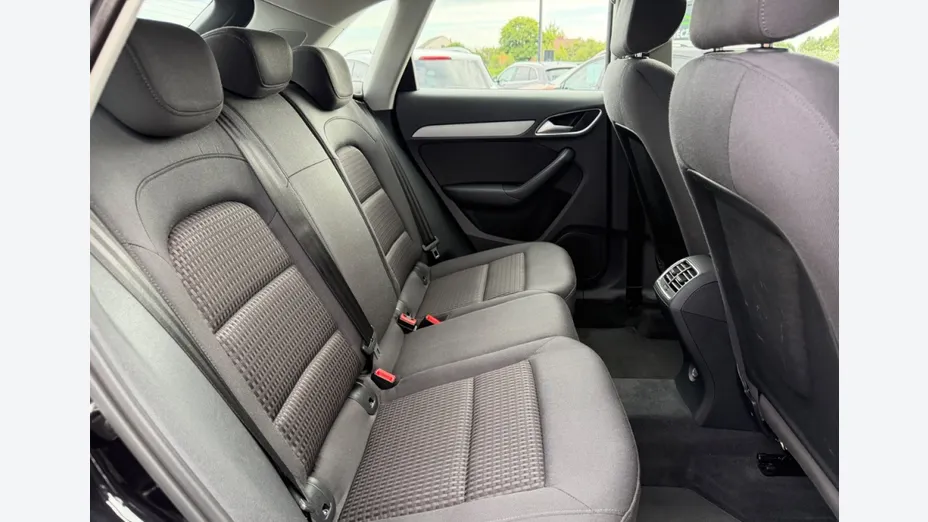 AUDI Q3 -