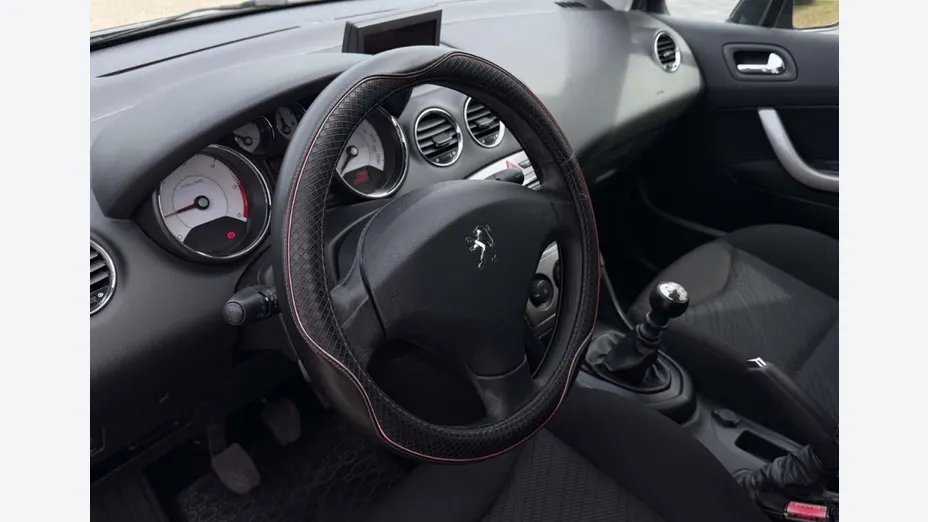 PEUGEOT 308 -