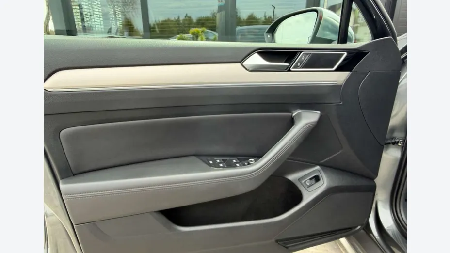 VOLKSWAGEN Passat -