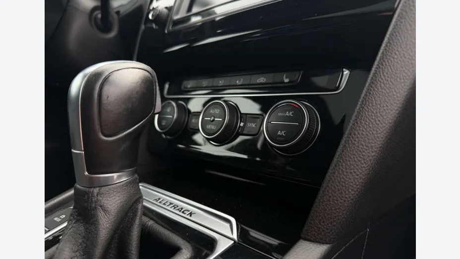 VOLKSWAGEN Passat -