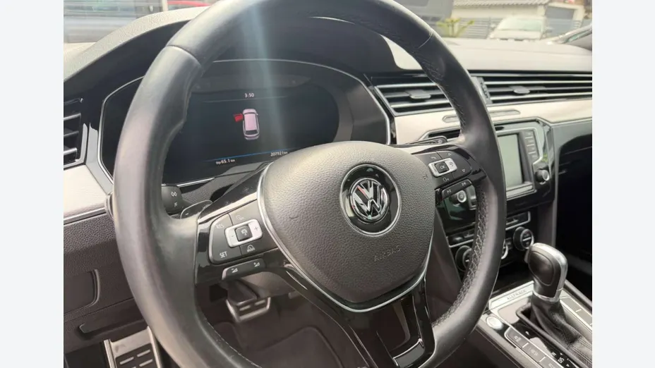 VOLKSWAGEN Passat -