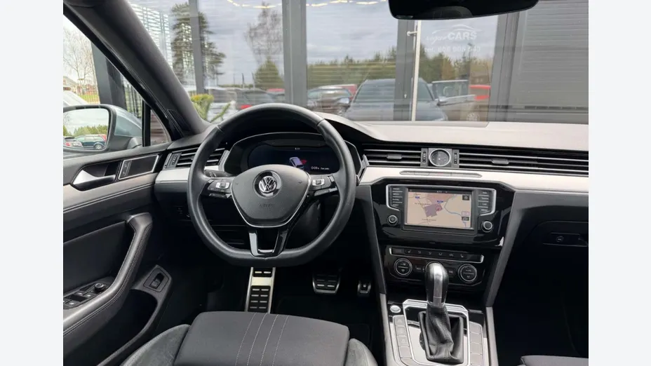 VOLKSWAGEN Passat -