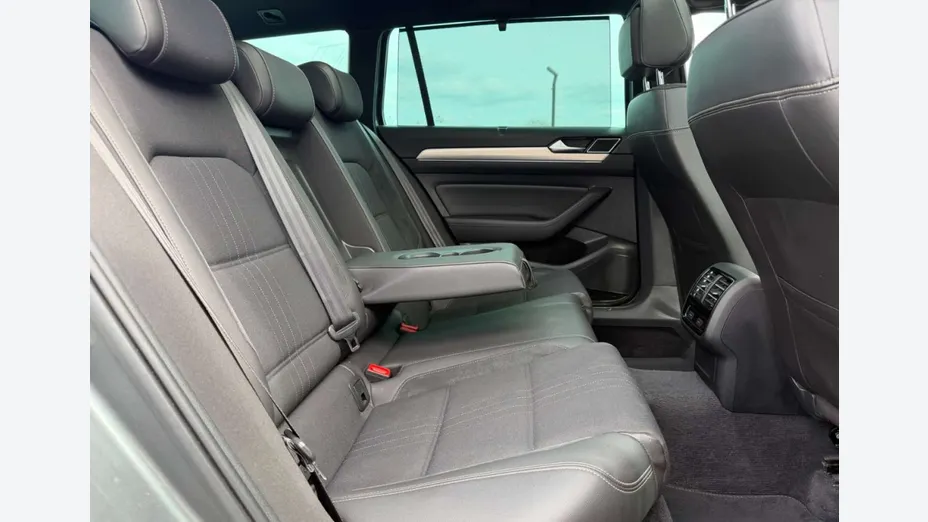 VOLKSWAGEN Passat -