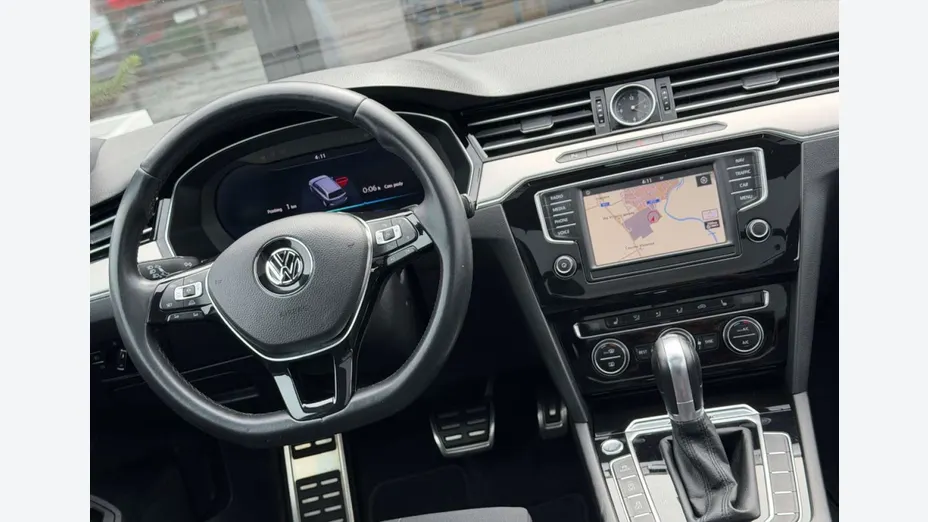 VOLKSWAGEN Passat -
