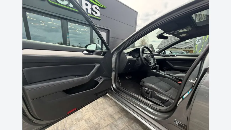 VOLKSWAGEN Passat -