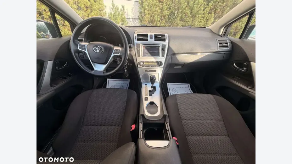 TOYOTA Avensis -