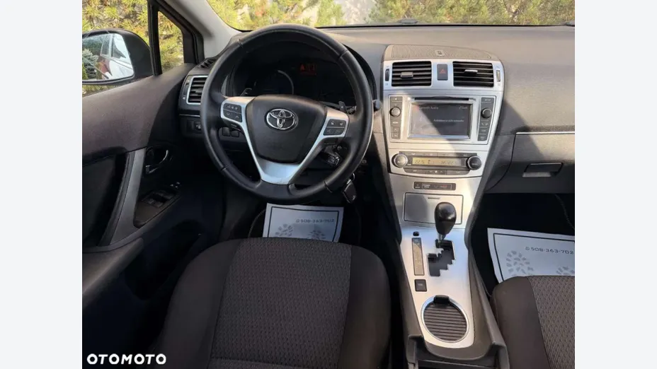 TOYOTA Avensis -