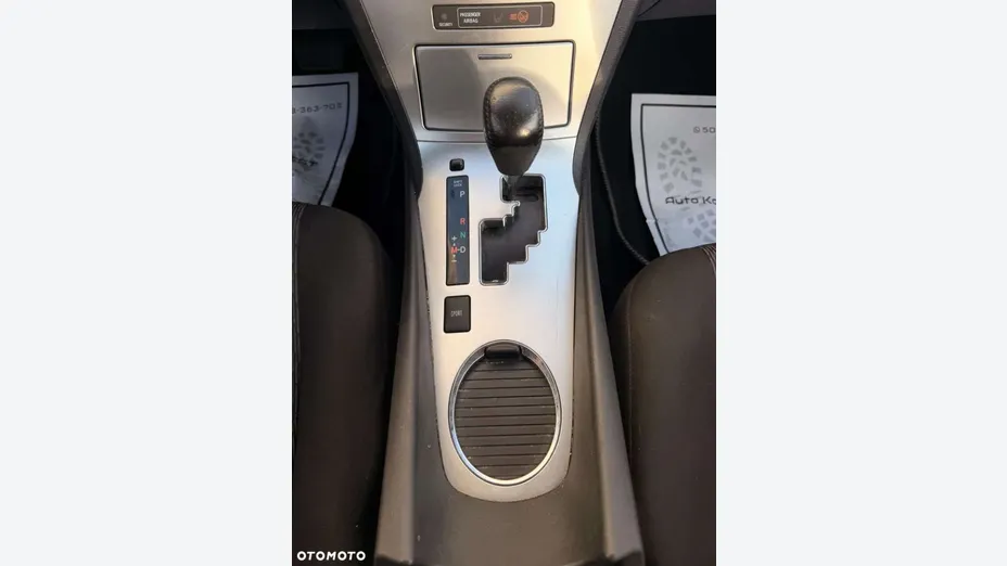 TOYOTA Avensis -