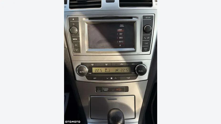 TOYOTA Avensis -