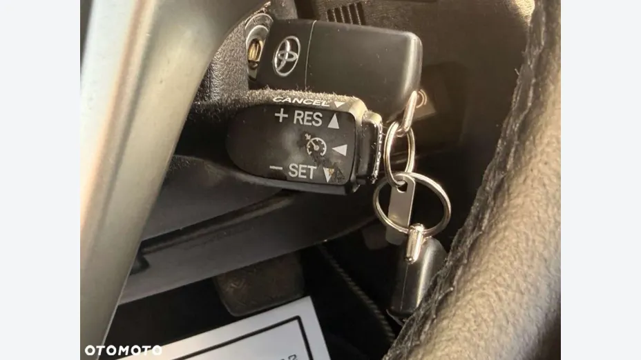 TOYOTA Avensis -