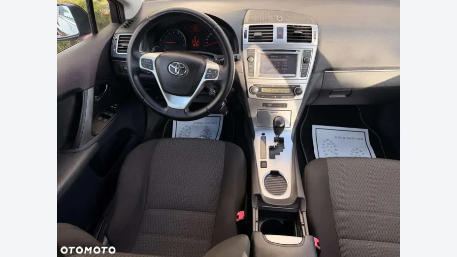 TOYOTA Avensis -