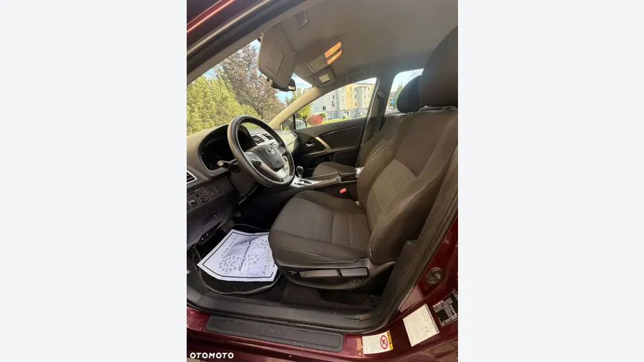 TOYOTA Avensis -