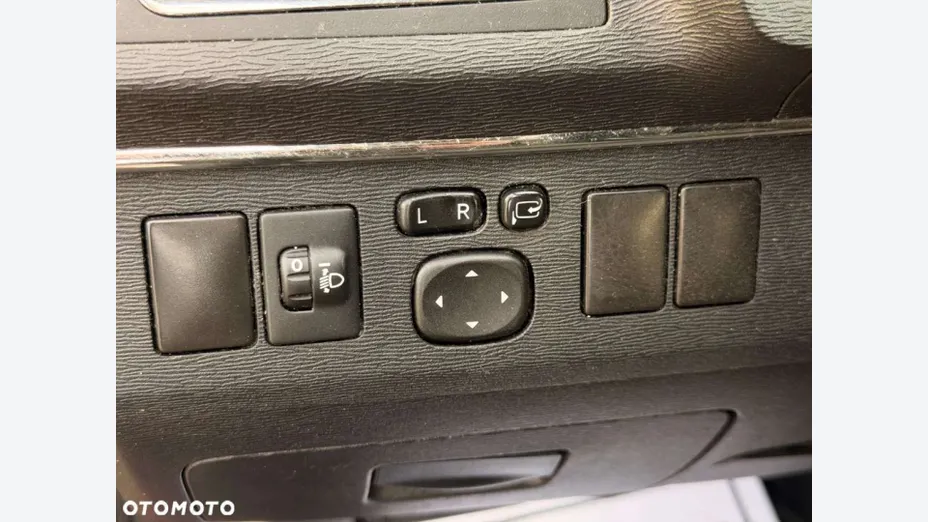 TOYOTA Avensis -