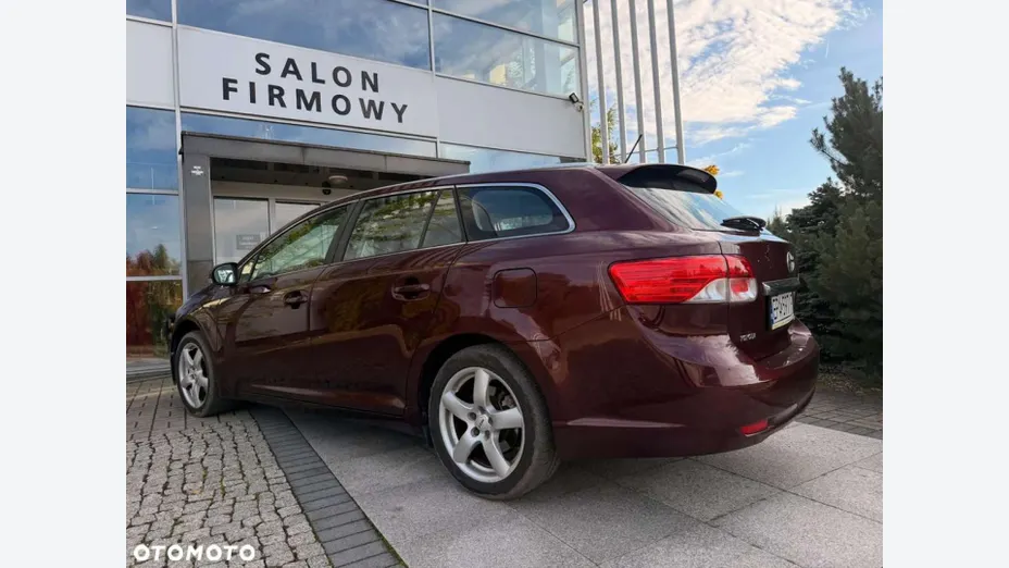 TOYOTA Avensis -