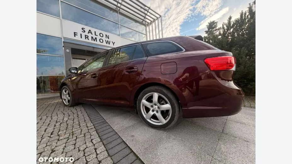 TOYOTA Avensis -